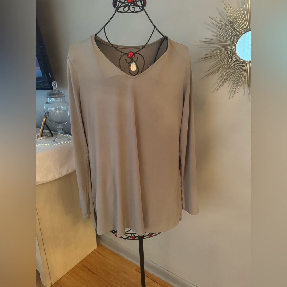 Elegant gray V-Neck Women's Top